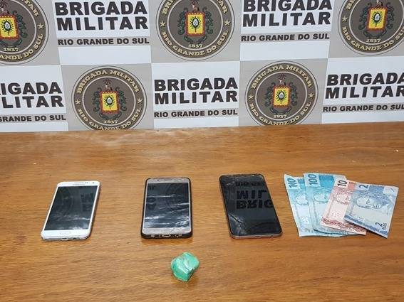 Brigada Militar prende três elementos por tráfico de drogas em Três de Maio