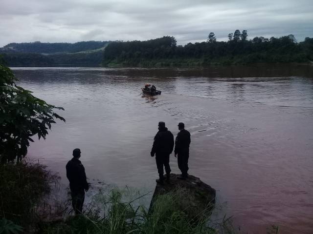 Jovem desaparece após barco virar no rio Uruguai