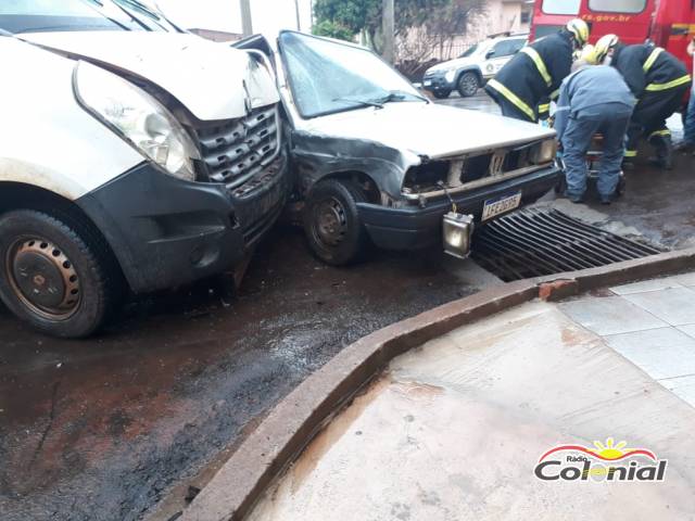 Mulher e duas meninas ficam feridas em acidente no bairro Glória em Três de Maio