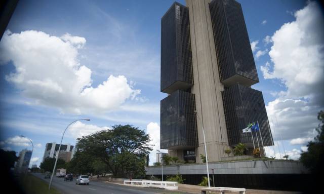 Copom reduz taxa Selic para 2,25% ao ano