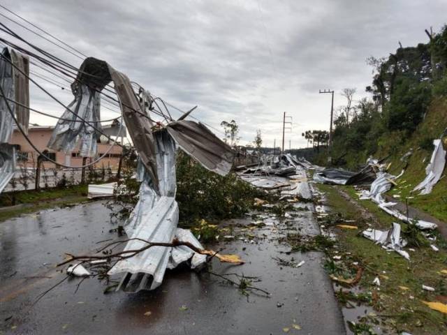 Ciclone provoca estragos e deixa ao menos 9 mortos em Santa Catarina