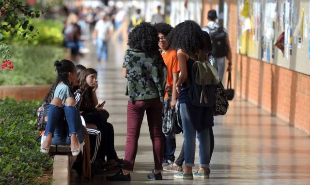 Estudantes com Fies podem suspender parcelas a partir de hoje