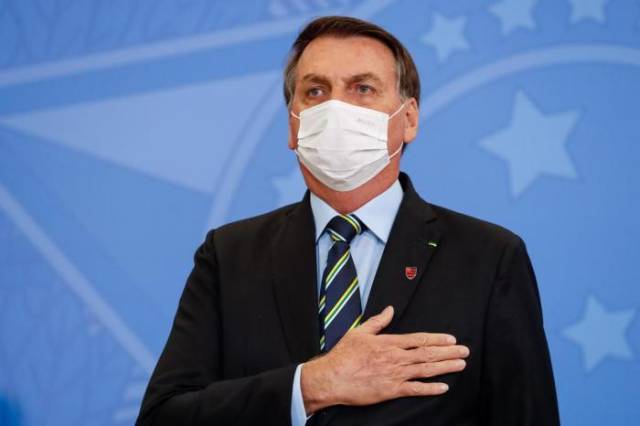 Bolsonaro diz à CNN que tem sintomas de Covid-19