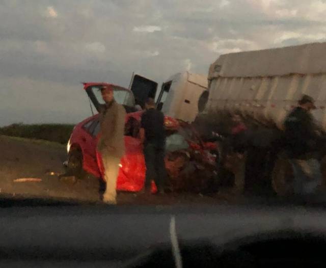 Colisão entre caminhão e carro deixa três mortos em Cruz Alta