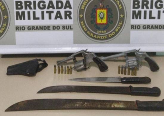 Brigada Militar realiza prisão de dois homens que praticavam roubo com cárcere privado em Crissiumal