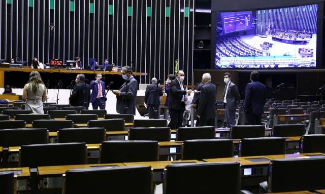 Câmara dos Deputados retira saque do FGTS de pauta e MP perde validade