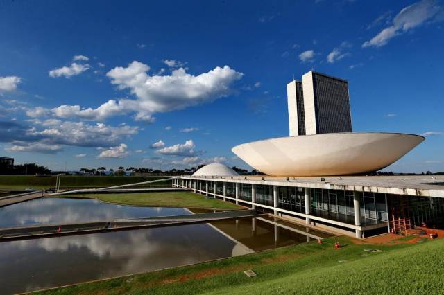 Como votaram os senadores gaúchos na derrubada do veto que suspende reajuste a servidores públicos