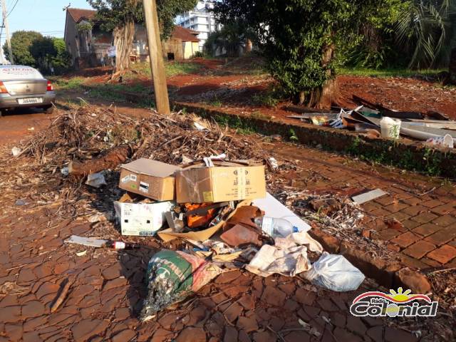 Descarte irregular de lixo no Centro de Três de Maio
