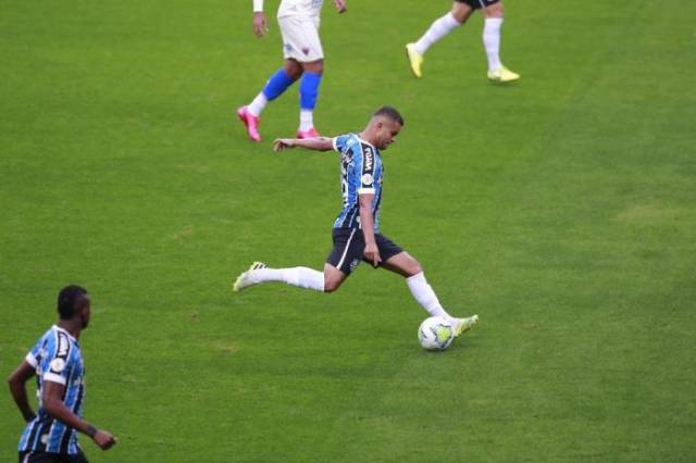 Grêmio tropeça em casa e fica no empate com o Fortaleza pelo Brasileirão