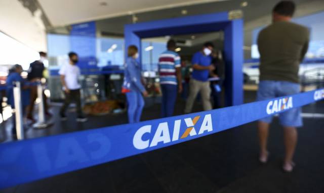 Caixa inicia pagamento do Auxílio Emergencial de R$ 300