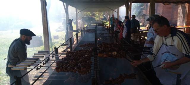 No dia do gaúcho, CTG Tropeiros do Buricá faz churrasco para consumir em casa