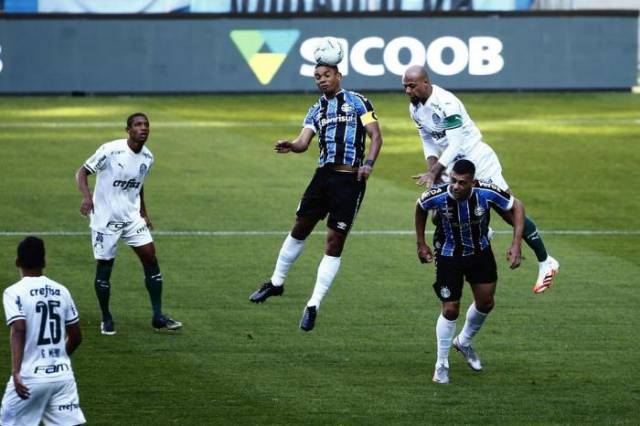 Com gol de Ferreira no fim, Grêmio empata com o Palmeiras na Arena