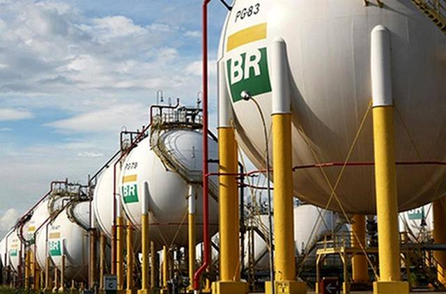 Petrobras reajusta o preço da gasolina em 4%