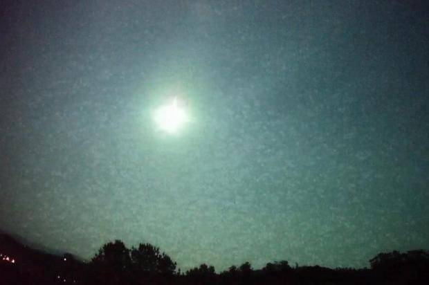 Meteoro de grande magnitude explode no céu da Serra Gaúcha nesta madrugada