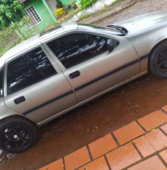 Jovem de Três de Maio tem carro roubado durante assalto em posto de combustíveis, em São Martinho