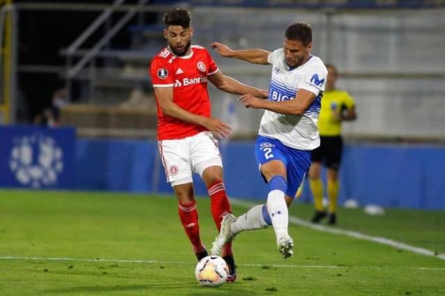 Inter leva virada da Católica, mas garante classificação às oitavas da Libertadores