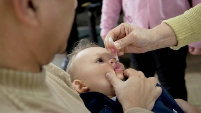 Vacinação contra a poliomielite é fundamental para todas as crianças até cinco anos