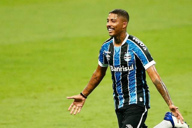 Jean Pyerre marca de falta, Grêmio vence Ceará por 4 a 2 e cola no G-6 do Brasileirão