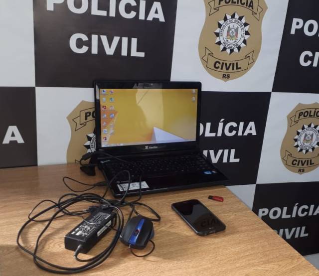 Notbook, celular e pen drive são apreendidos pela PC em operação Black Dolphin contra a pedofilia em Três de Maio