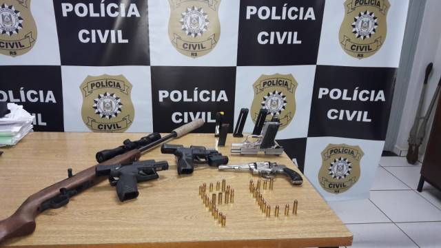 Policia Civil cumpre mandado de buscas e apreensão e armas em Três de Maio