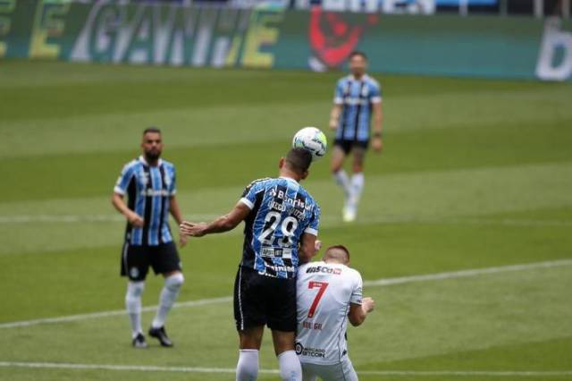Grêmio goleia o Vasco e entra na zona de classificação à Libertadores
