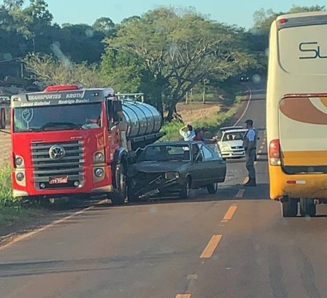 Colisão envolve carro e caminhão na RS 342 em Independência