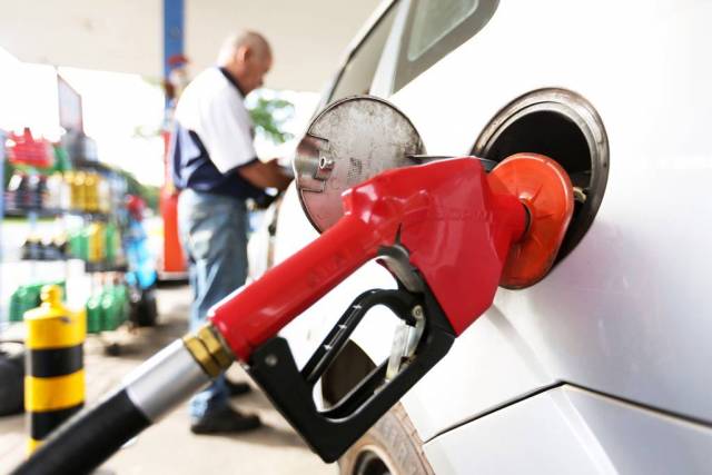 Outubro tem maior venda mensal de gasolina do ano