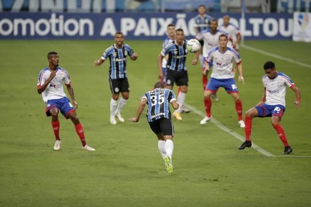 Grêmio vence o Bahia na Arena e ingressa no G-4 do Brasileirão