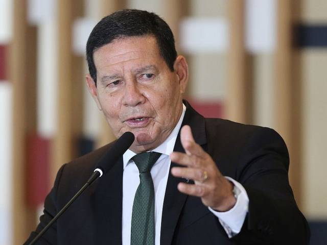 Após ter covid, Mourão diz que tomará vacina: ''É uma questão coletiva, não é individual''