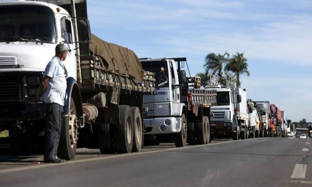 Caminhoneiros divergem sobre proposta de greve