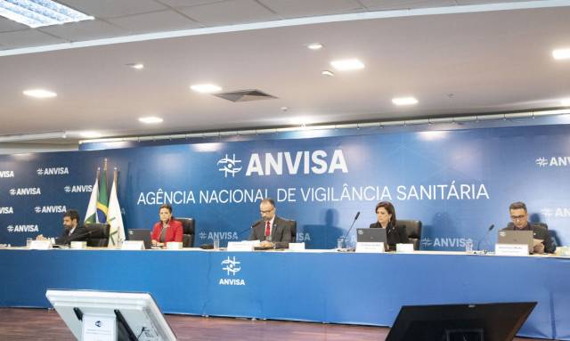 Anvisa aprova uso emergencial das vacinas Coronavac e de Oxford