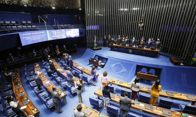 Começa sessão para escolha do novo presidente do Senado