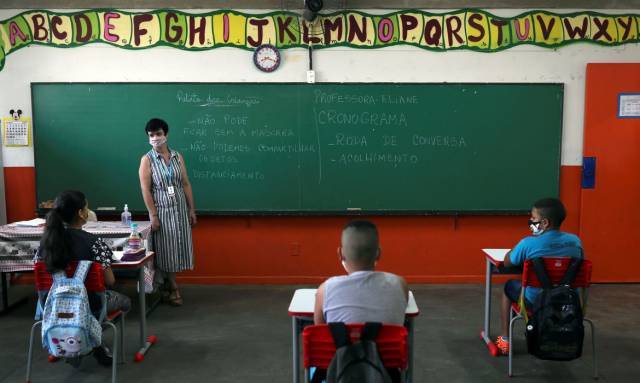 Entenda o Decreto que retira o teto de 50% de alunos por sala de aula