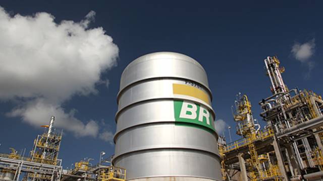 Petrobras anuncia aumento do preço da gasolina pela 4ª vez no ano