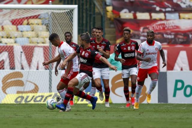 Inter perde para o Flamengo e deixa liderança a uma rodada do fim do Brasileirão