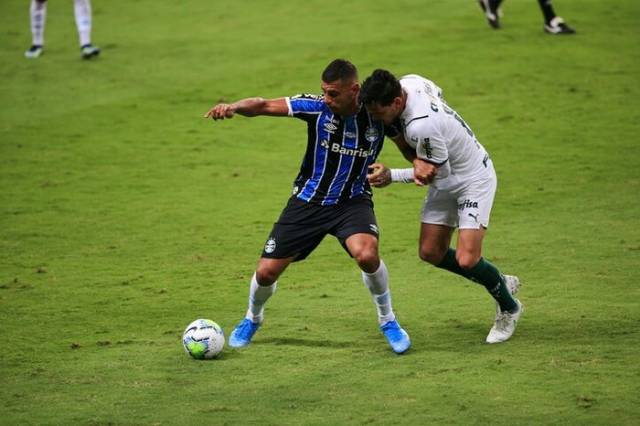 Com um a mais, Grêmio perde para o Palmeiras e larga em desvantagem na final da Copa do Brasil