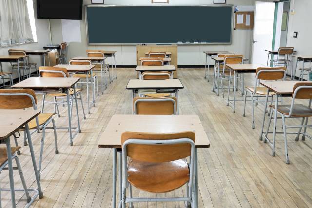 Juíza suspende aulas presenciais em escolas públicas e privadas do RS