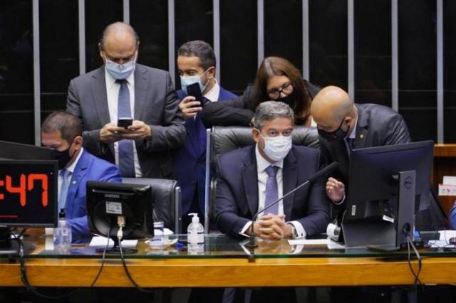 PEC Emergencial: Câmara conclui votação em primeiro turno