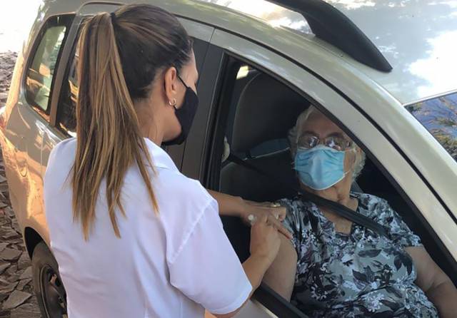 Três de Maio vacina idosos com mais de 79 anos