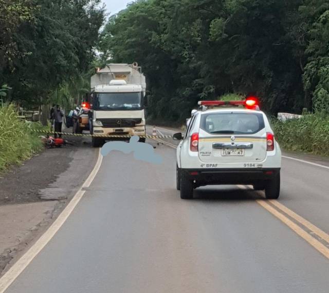 Motociclista morre em colisão frontal de moto contra caminhão na RS-210, em Boa Vista do Buricá