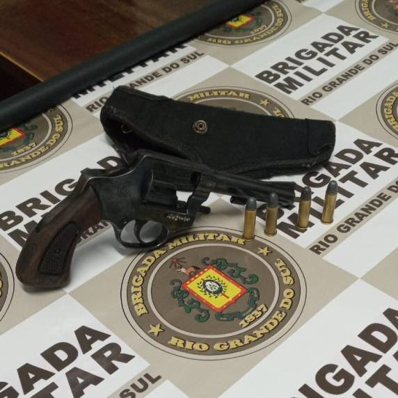 Brigada Militar prende mulher por porte ilegal de arma de fogo em Independência
