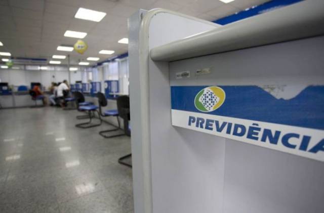 Agências do INSS só reabrem na segunda-feira