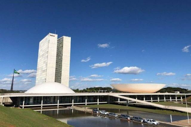 Aumenta em 171% o valor de reembolso dos deputados em gastos com saúde