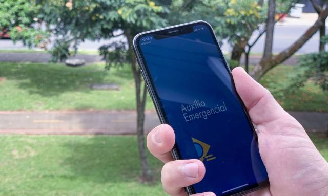 Governo Bolsonaro começa a pagar o Auxílio Emergencial 2021