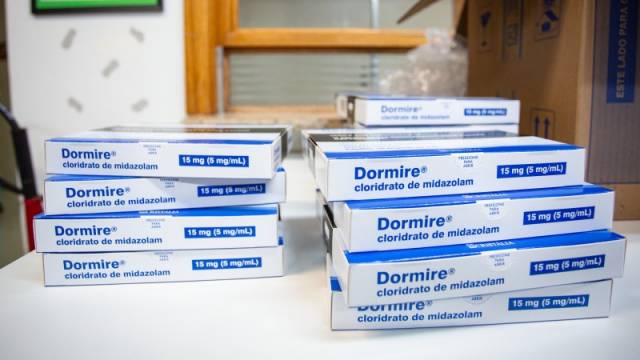 Estado e Exército distribuem 92 mil medicamentos do kit intubação nesta terça