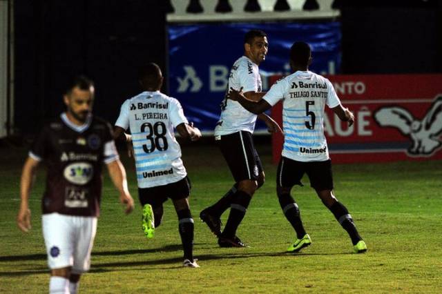 Com dois gols de Diego Souza, Grêmio bate o Caxias e larga em vantagem na semifinal do Gauchão