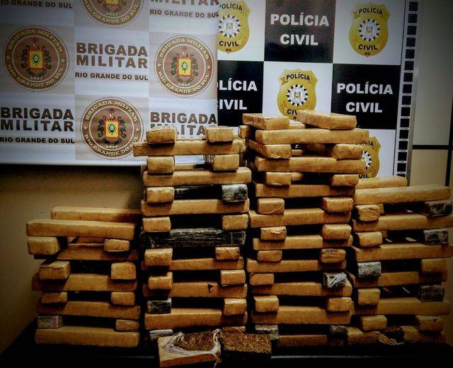 BM e PC em ação conjunta apreendem mais de 100 quilos de maconha em Santa Rosa