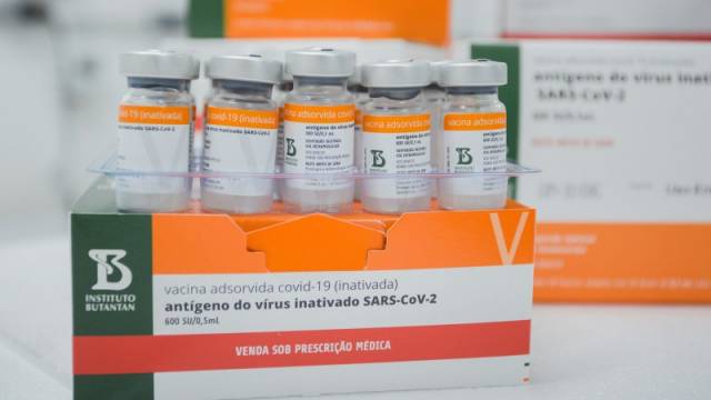 RS recebe doses da Coronavac e Astrazeneca na quinta-feira (13/5)