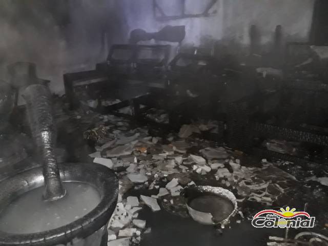 Explosão de lareira ecológica provoca incêndio em residência no Centro de Três de Maio
