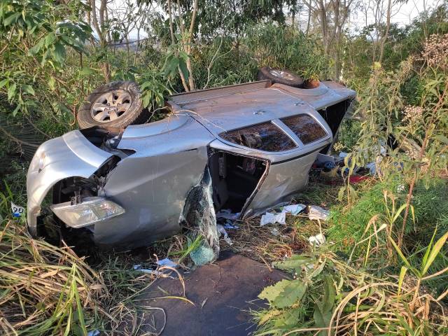 Saída de pista na RS 342 deixa duas pessoas feridas na tarde deste sábado